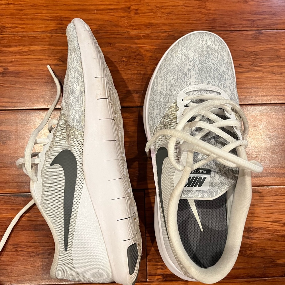 Nike flex contact sneakers